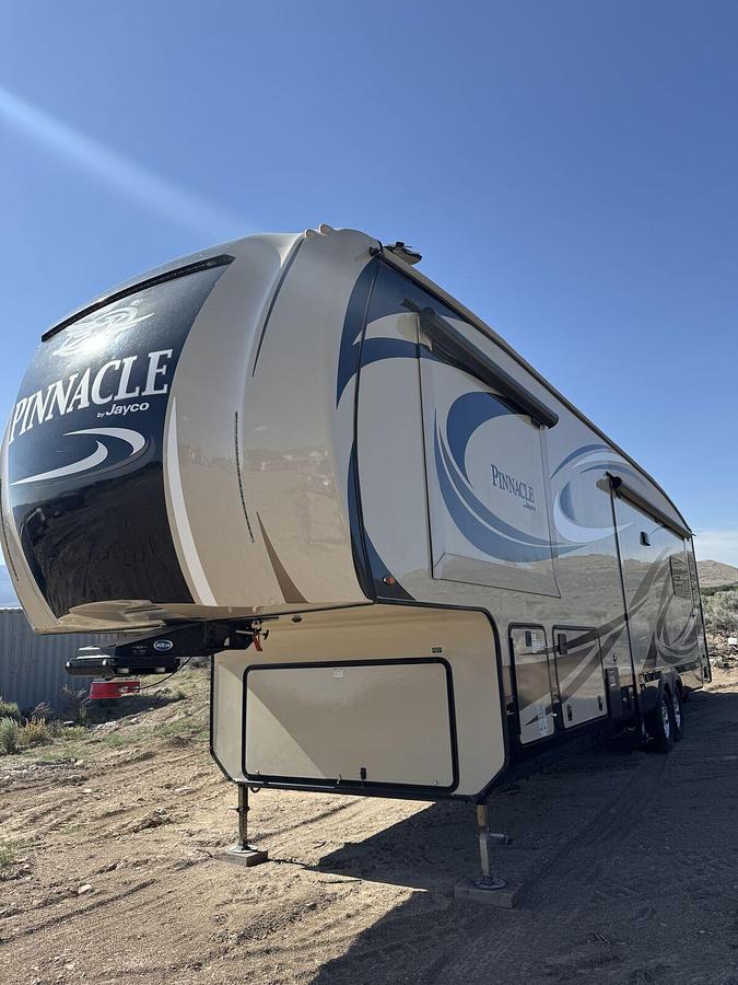 Used 2017 Jayco Pinnacle 36KPTS