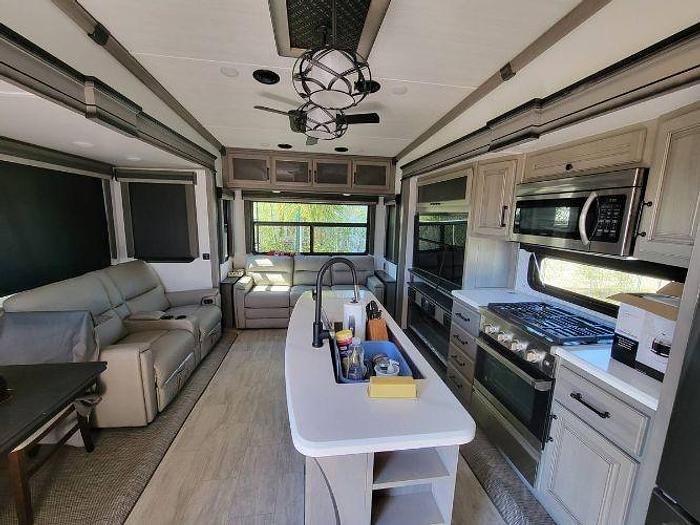 Used 2023 Keystone Montana 3123RL