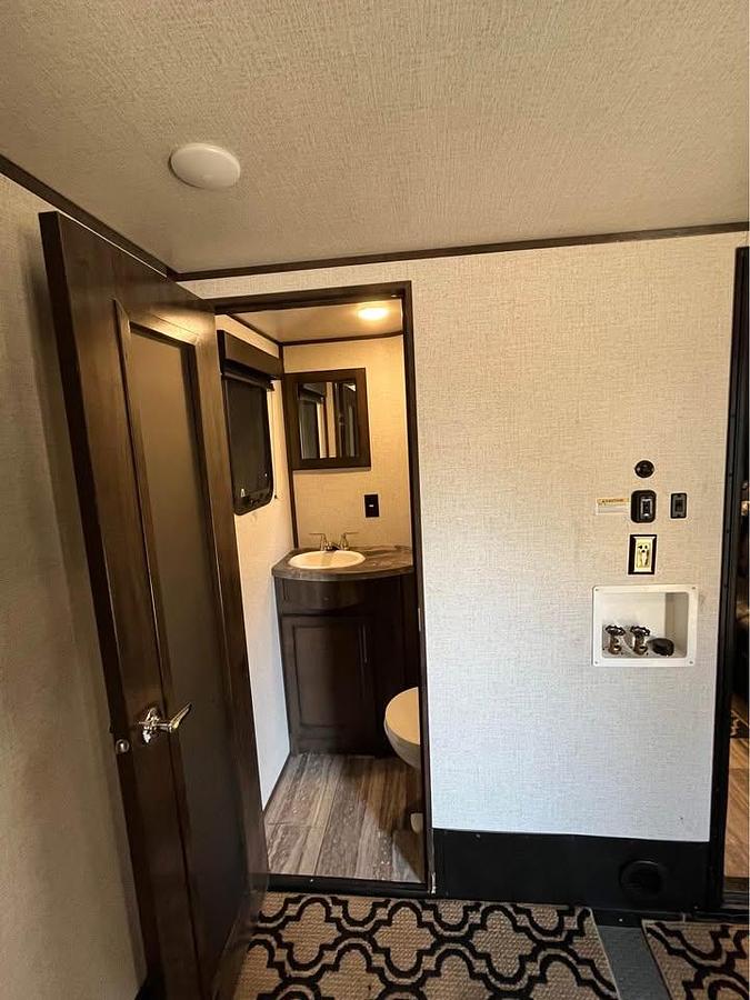 Used 2020 Dutchmen Voltage 3915 Toy Hauler