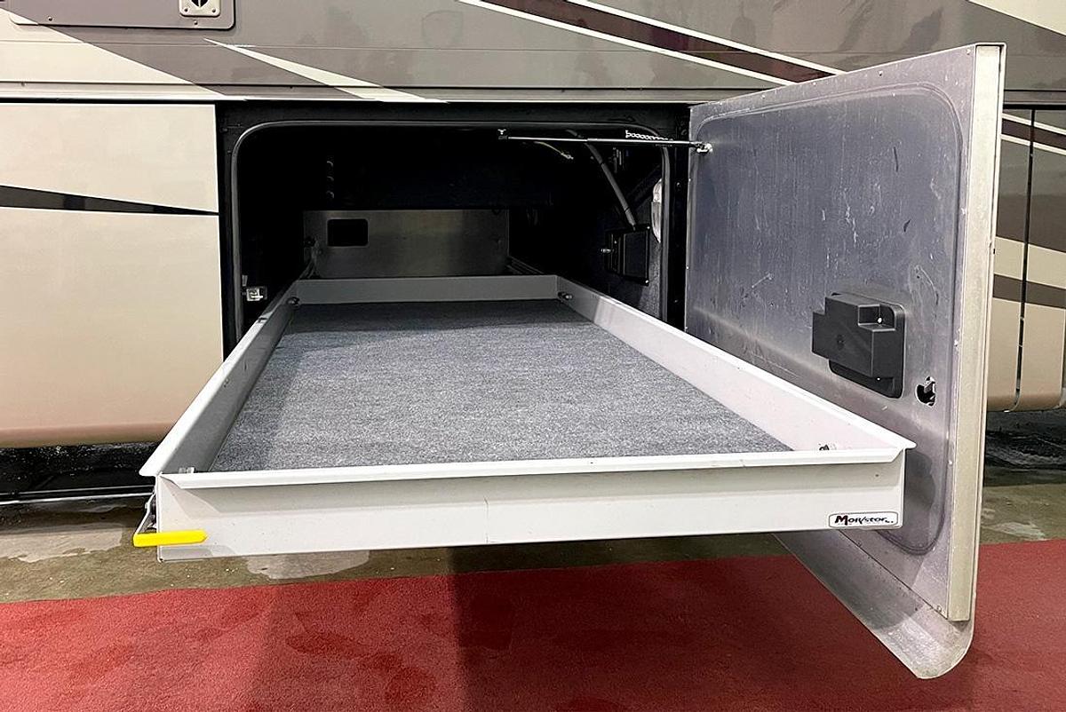 Used 2014 Itasca Solei 38R | Bath & Half | Cummins Diesel | Bunk Beds | Washer & Dryer | Full-Time Ready