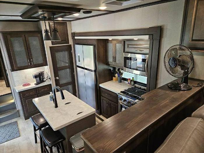 Used 2021 Grand Design Momentum 376TH