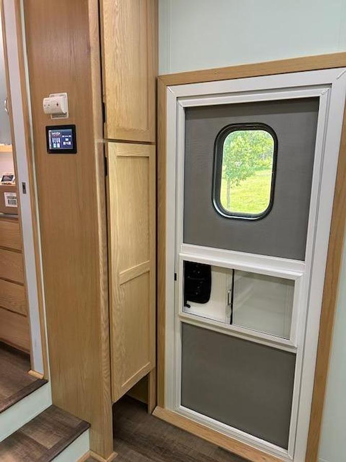 Used 2022 Space Craft V405 Fifth Wheel