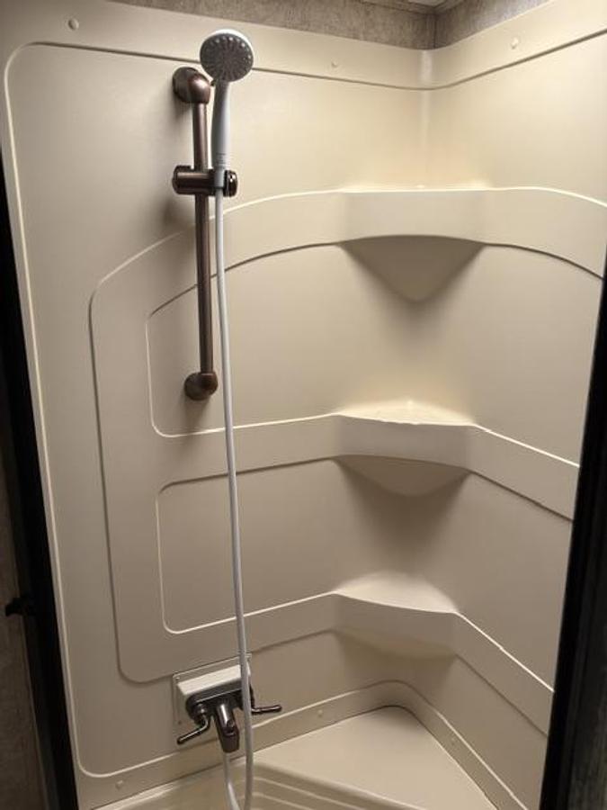 Used 2010 Keystone Montana Mountaineer Fifth Wheel
