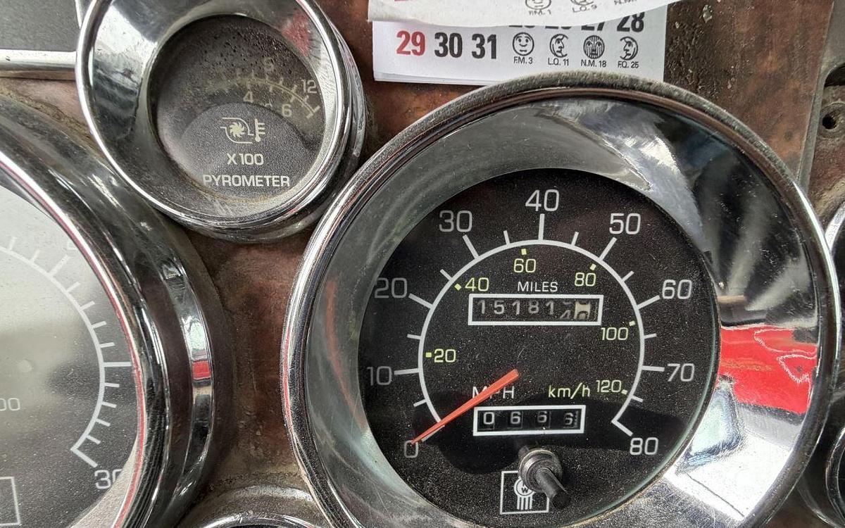 Used 2005 KENWORTH W900L Conventional Sleeper Semi Truck