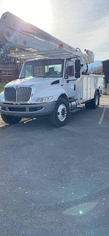 Used 2013 International DuraStar Bucket Truck