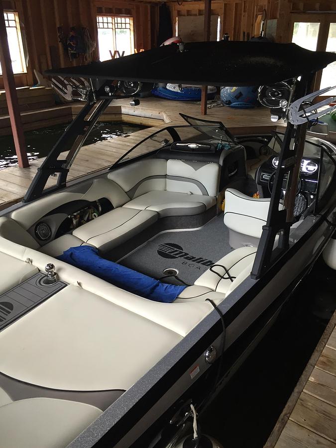 Used 2014 Malibu Wakesetter VLX 22 Ski/Wakeboard Boat