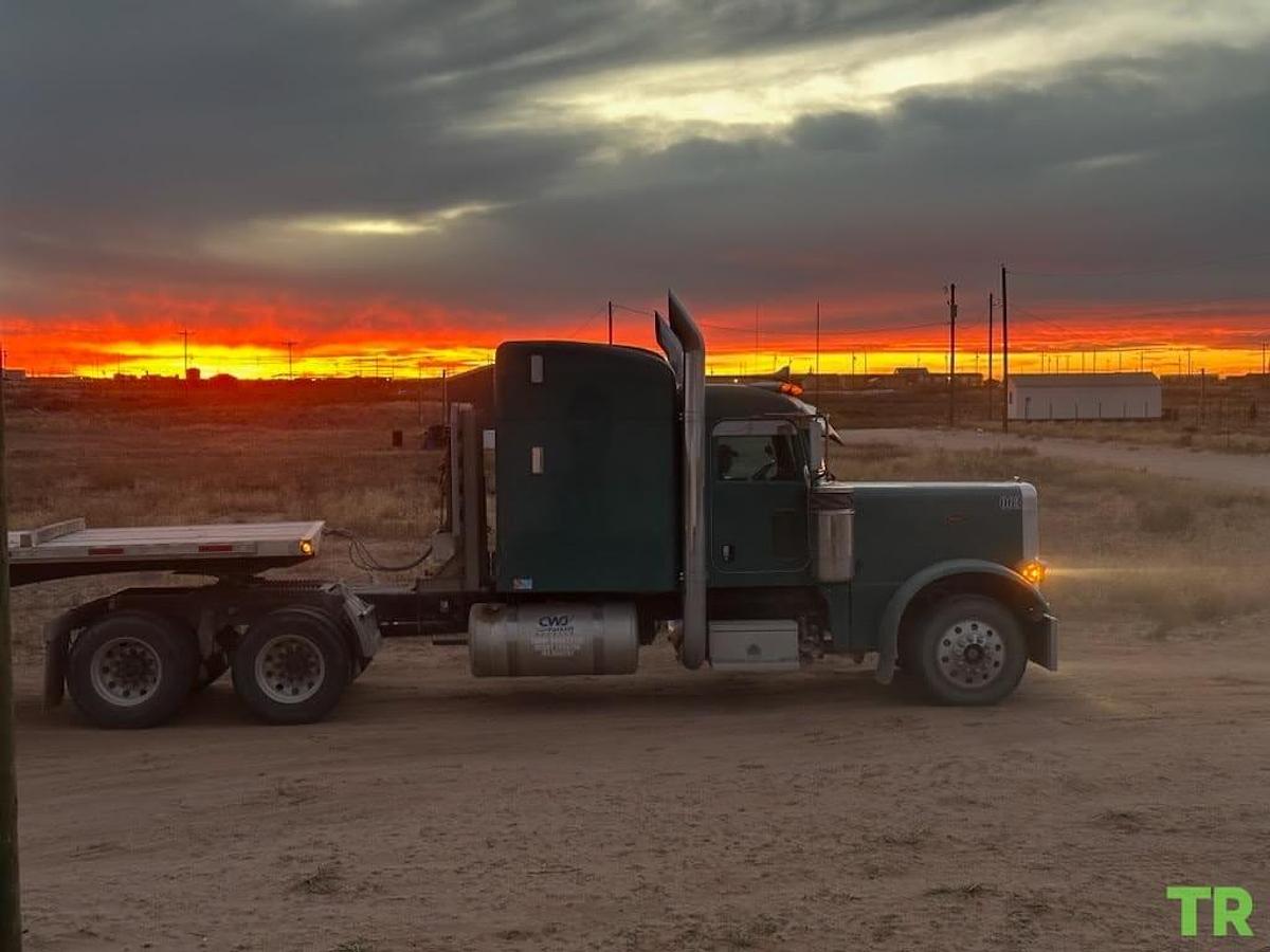 Used 2007 Peterbilt 379 Sleeper Truck