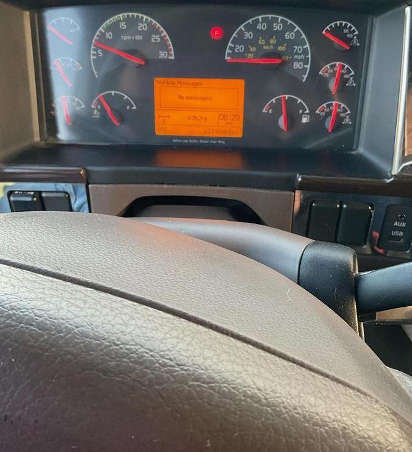 Used 2013 Volvo VNL64T670