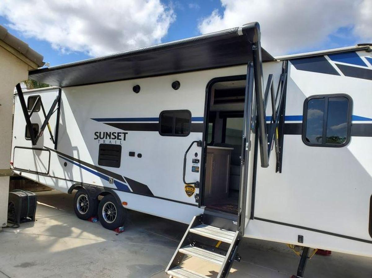Used 2021 CrossRoads Sunset Trail 289QB