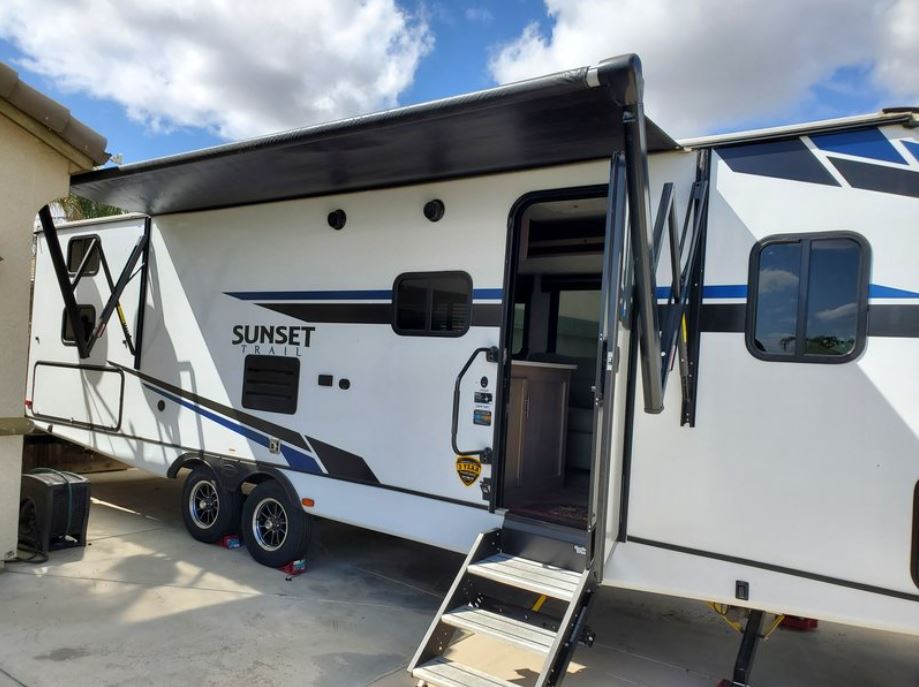 Used 2021 CrossRoads Sunset Trail 289QB