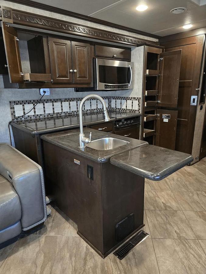 Used 2016 Winnebago Adventurer 38Q