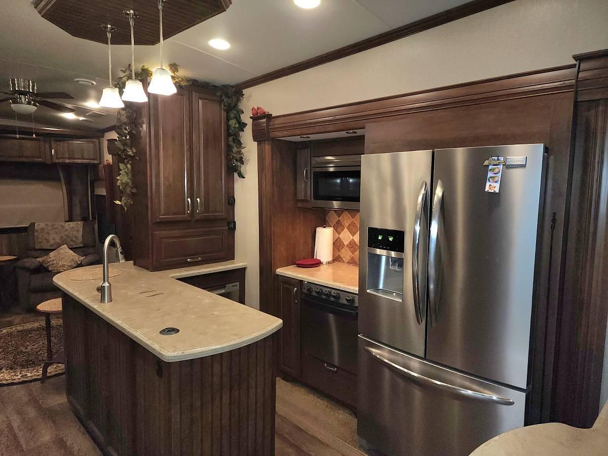 Used 2015 Forest River Cardinal 3450RL