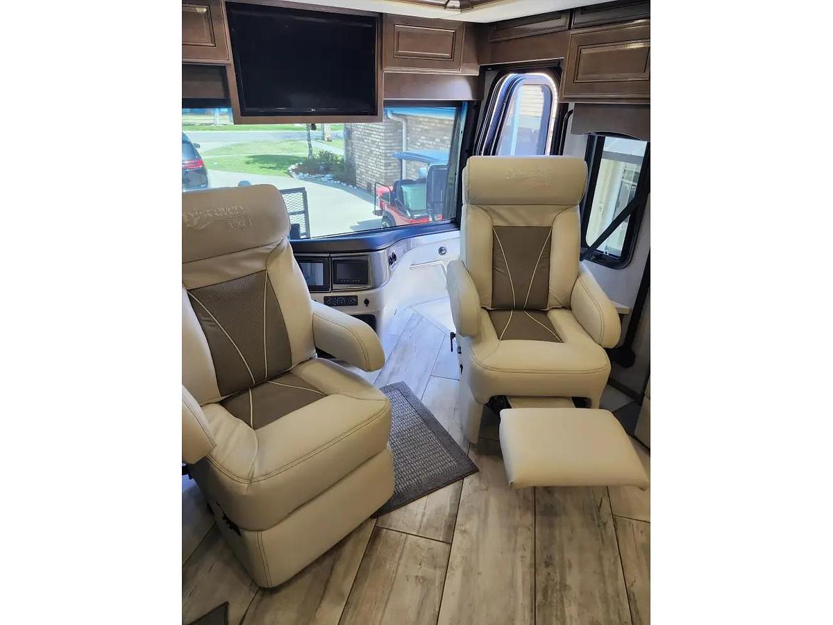 Used 2022 Fleetwood Discovery Lxe 44s