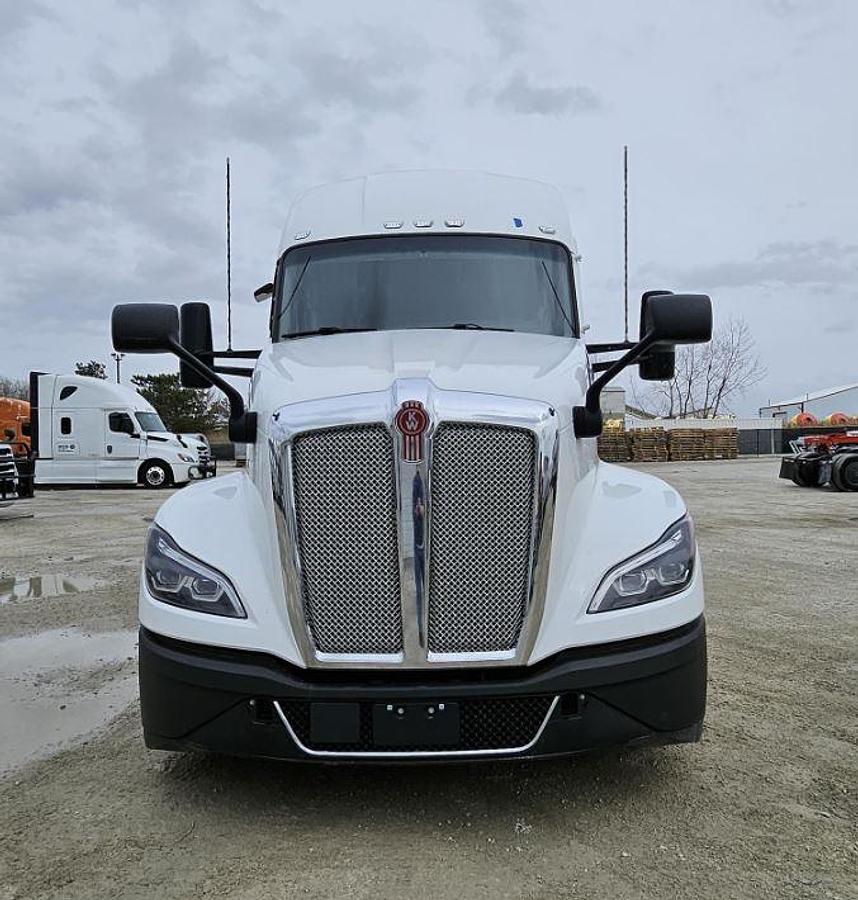 Used 2022 Kenworth T680 Conventional Sleeper Cab