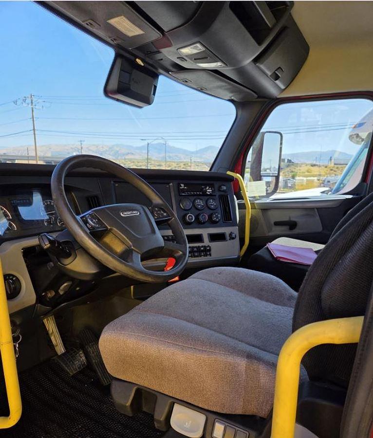 Used 2021 Freightliner Cascadia 116