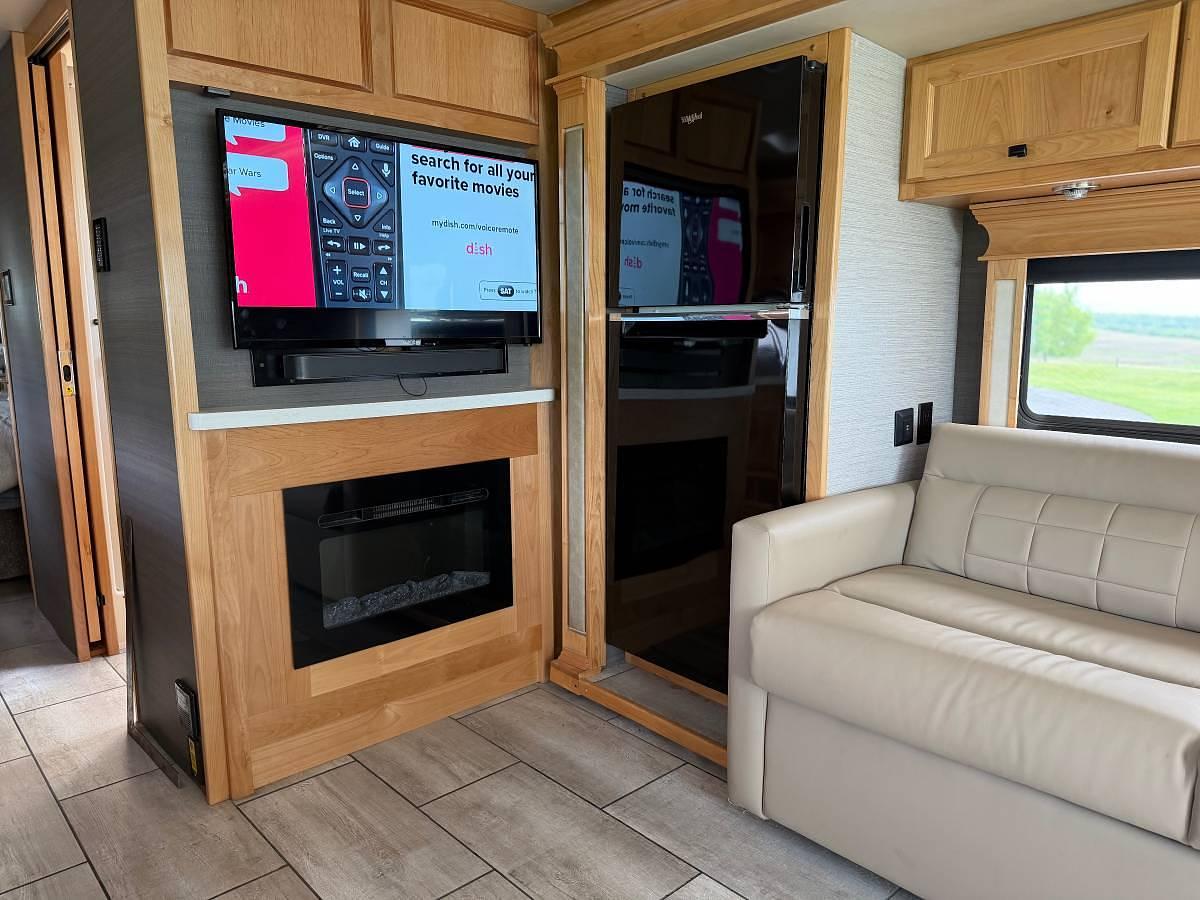 Used 2021 Tiffin Motorhomes Allegro Breeze 33BR Class A Motorhome