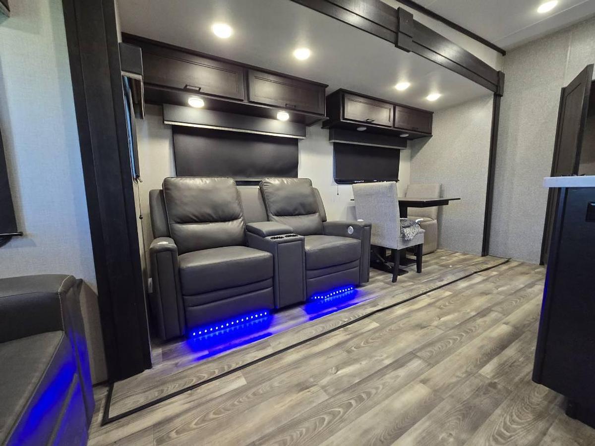 Used 2022 Highland Ridge Roamer 354MBH Fifth Wheel