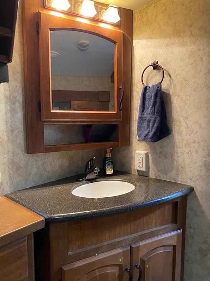 Used 2012 Keystone Montana Hickory Edition 33582RL Fifth Wheel