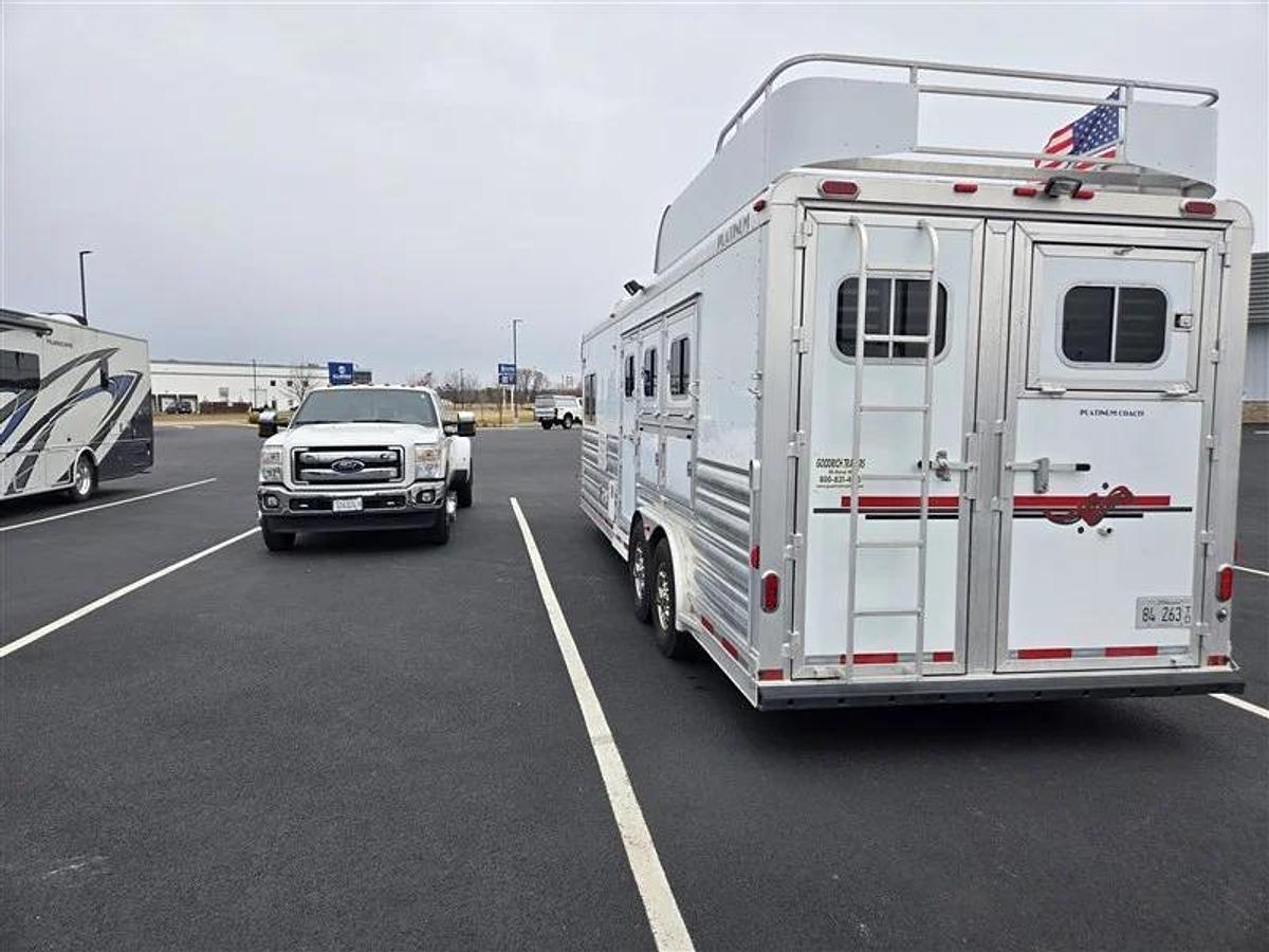 Used 2012 Platinum Coach 3 Horse LQ