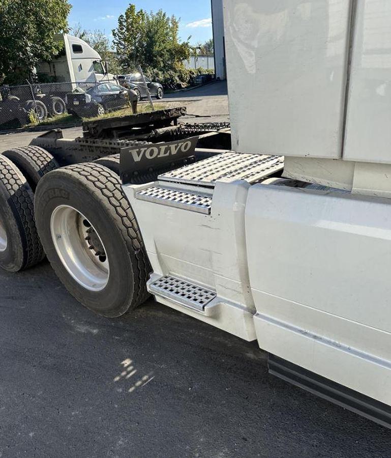 Used 2020 Kenworth T680 Sleeper Semi Truck