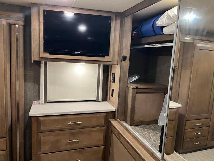 Used 2021 Thor Palazzo 37.4