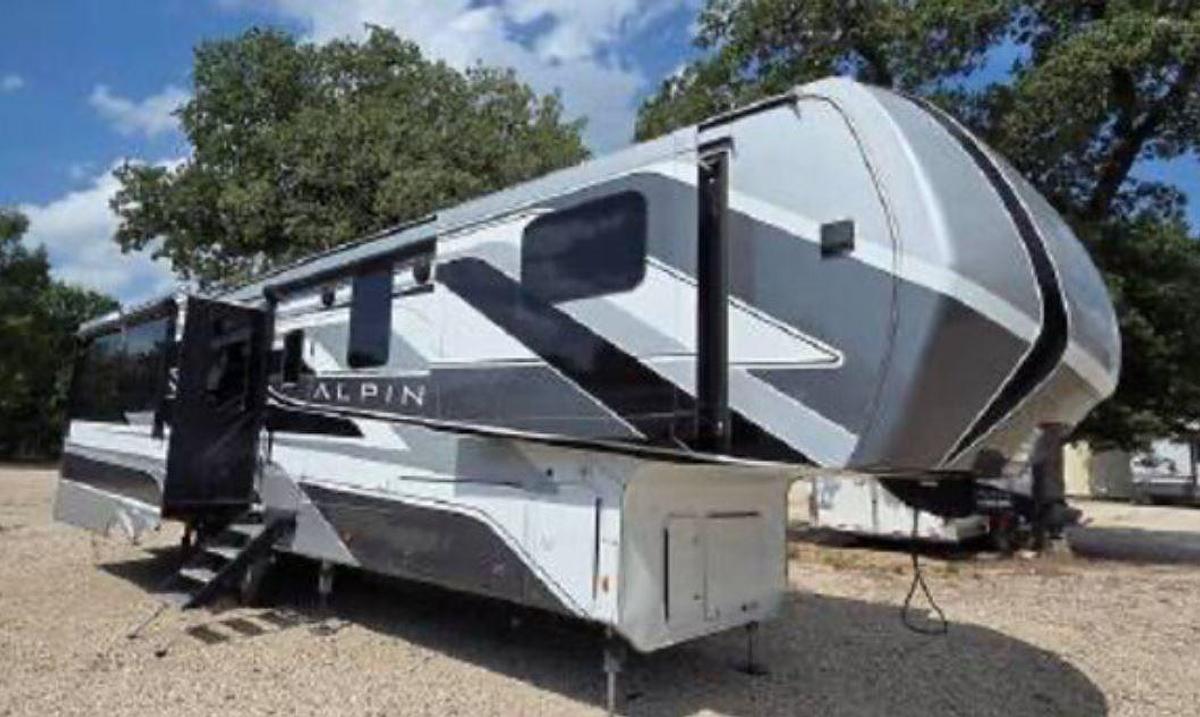 Used 2024 Keystone Alpine 3303CK Fifth Wheel