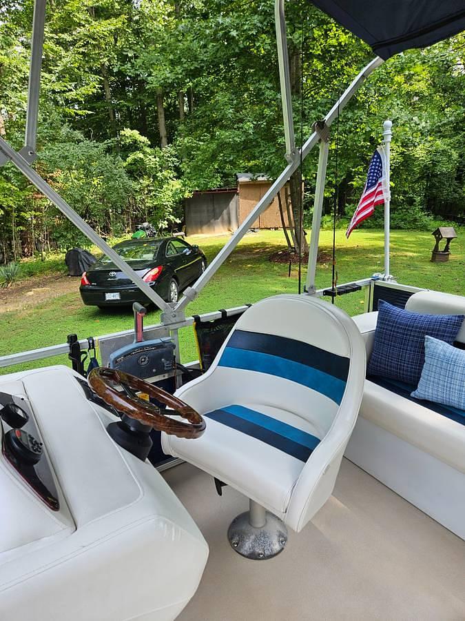 Used 2003 Voyager Pontoon
