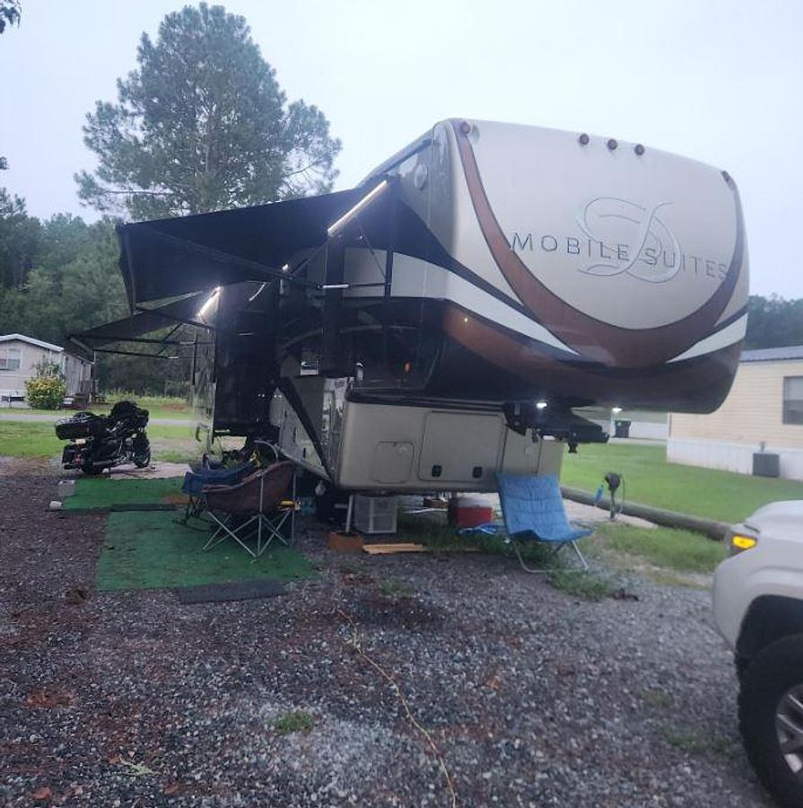 Used 2019 DRV MOBILE SUITES 44 HOUSTON Fifth Wheel