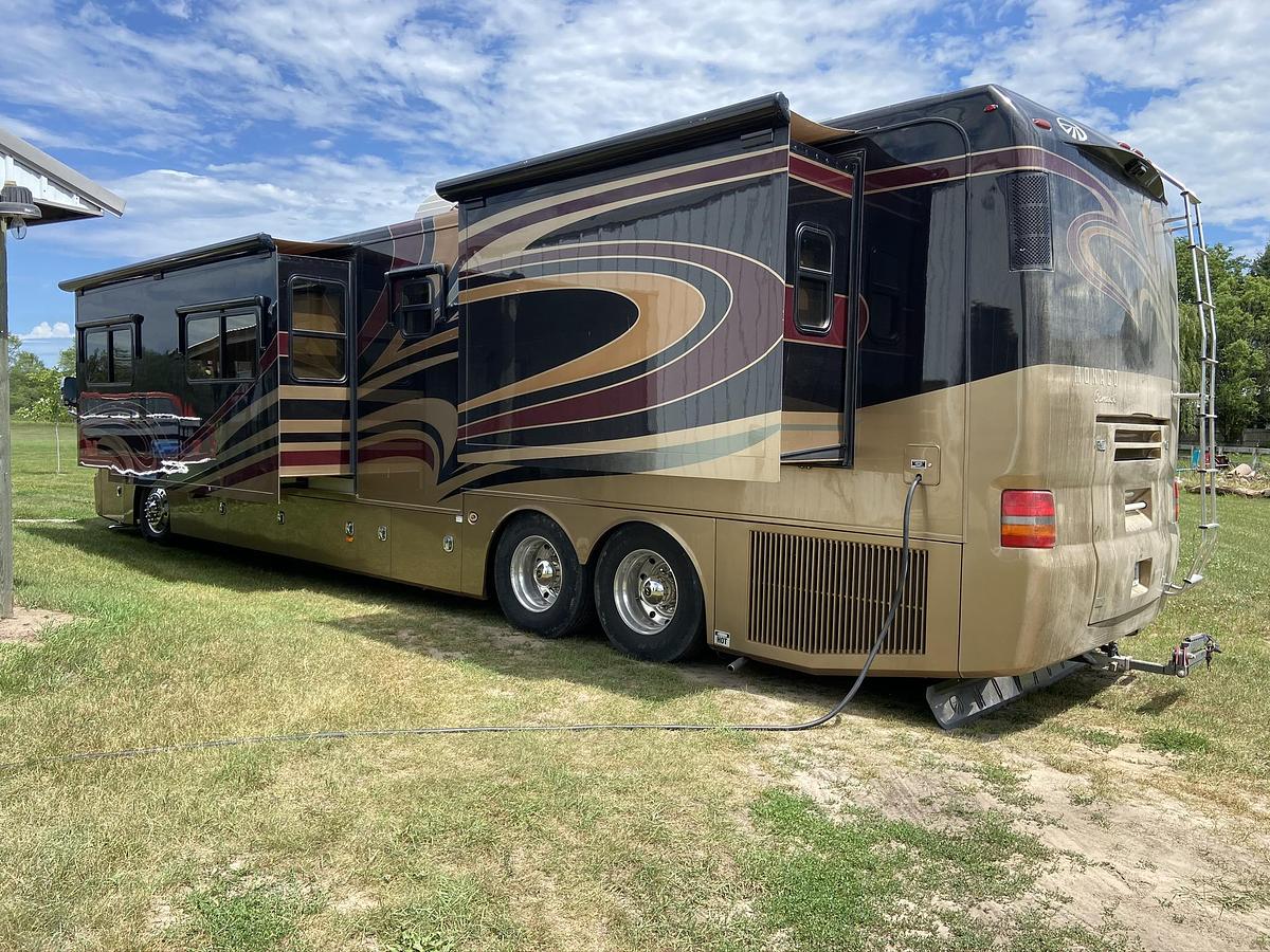 Used 2011 Monaco Camelot 43PKQ Class A Motorhome