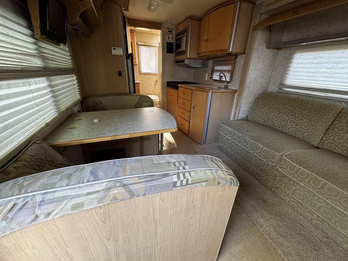 Used 2006 Itasca Navion 23H
