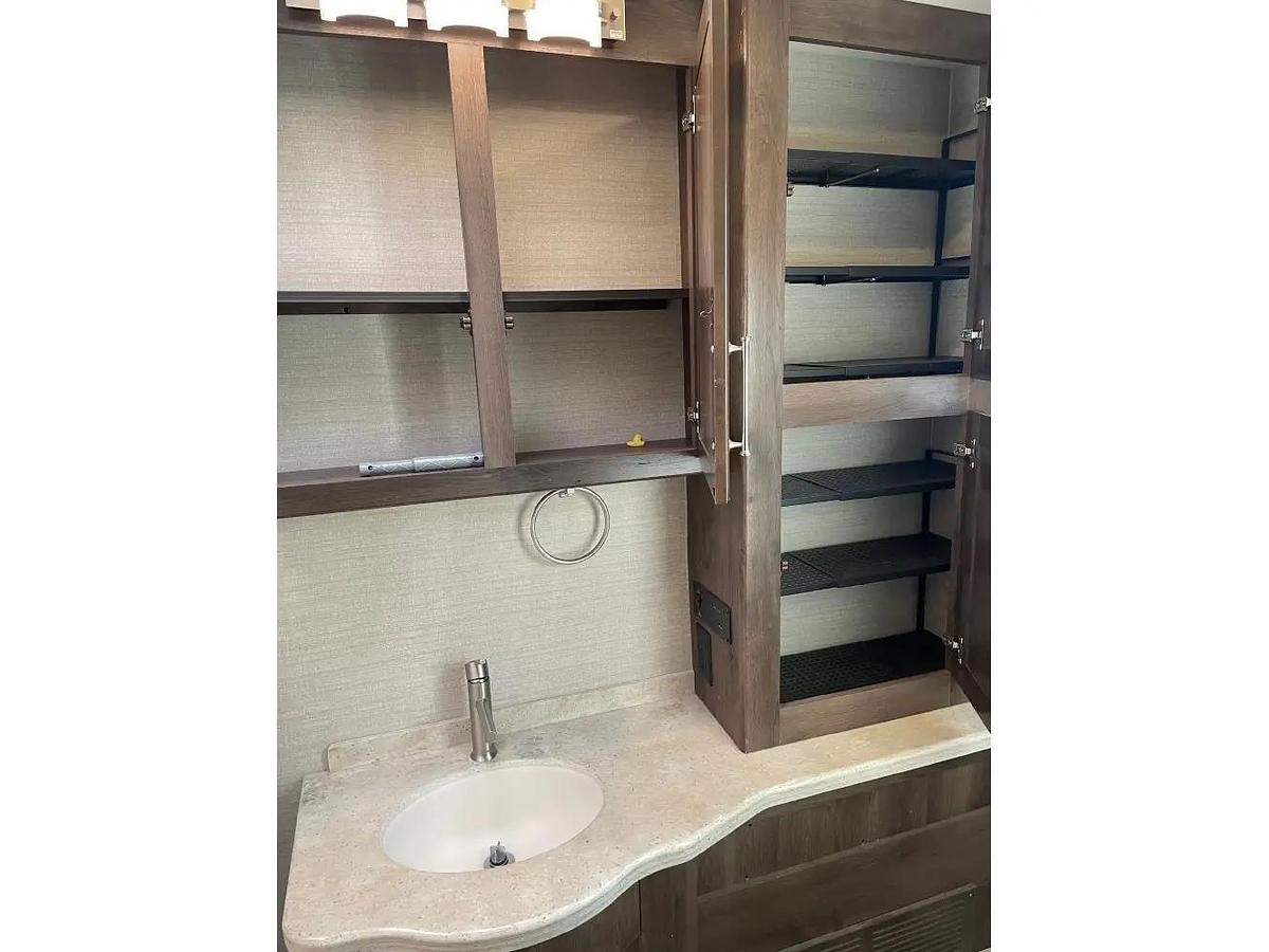 Used 2019 Entegra Emblem 36T