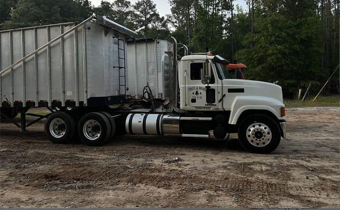 Used 2015 Mack PINNACLE CHU613