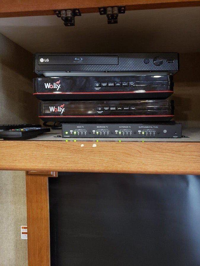 Used 2018 Holiday Rambler Endeavor XL 38N  360 XCM Diesel Pusher Motorhome