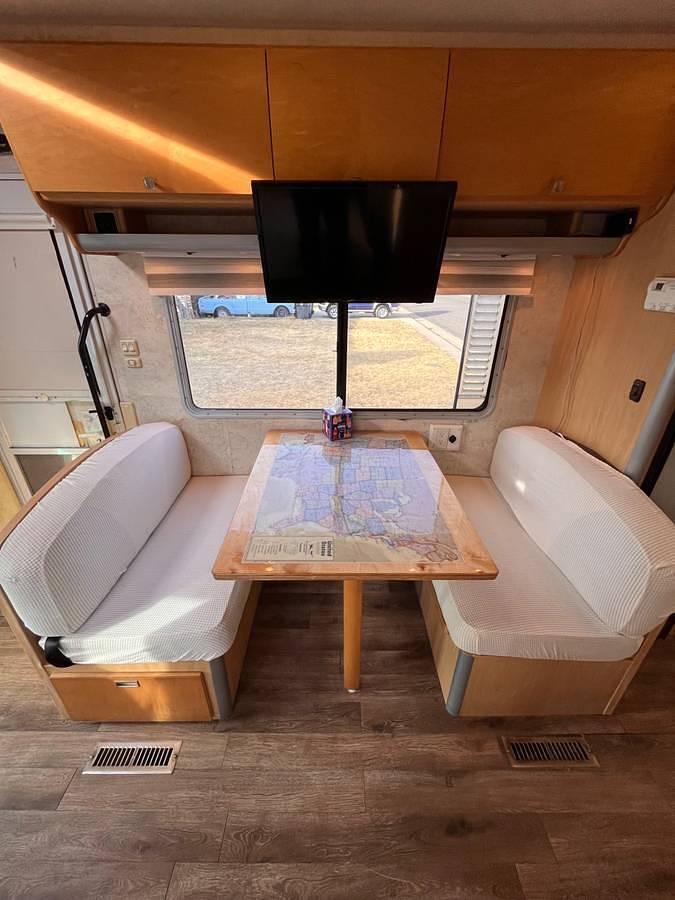 Used 2006 Winnebago Navion Itasca Rv