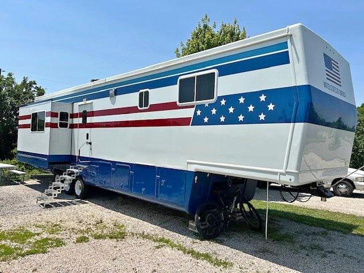 Used 2022 Space Craft V405 Fifth Wheel