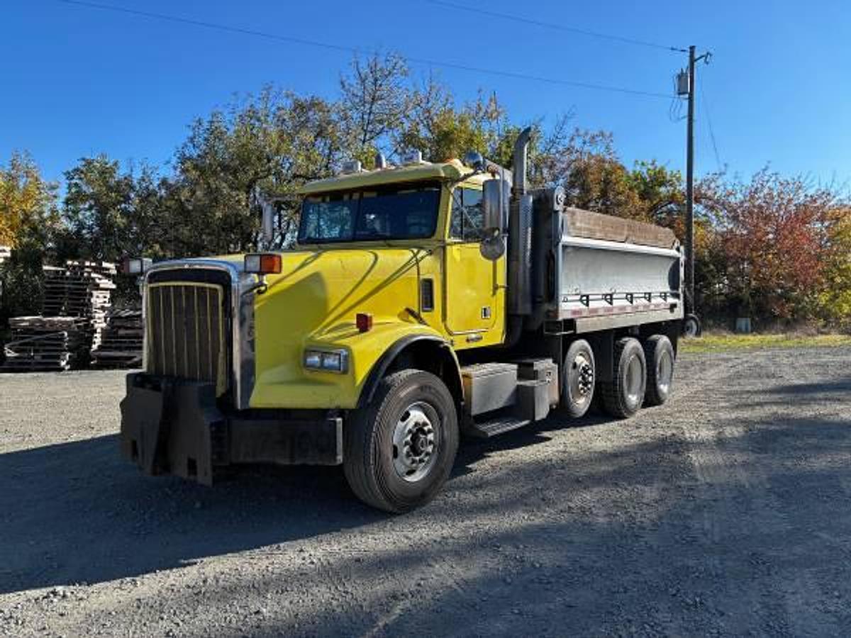 Used 2007 Freightliner FLD120SD Tri-Axle Dump Truck