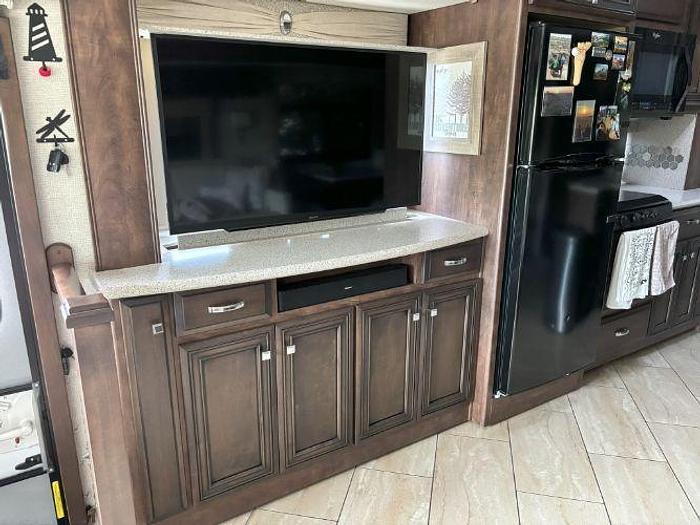 Used 2018 Newmar Bay Star 3414