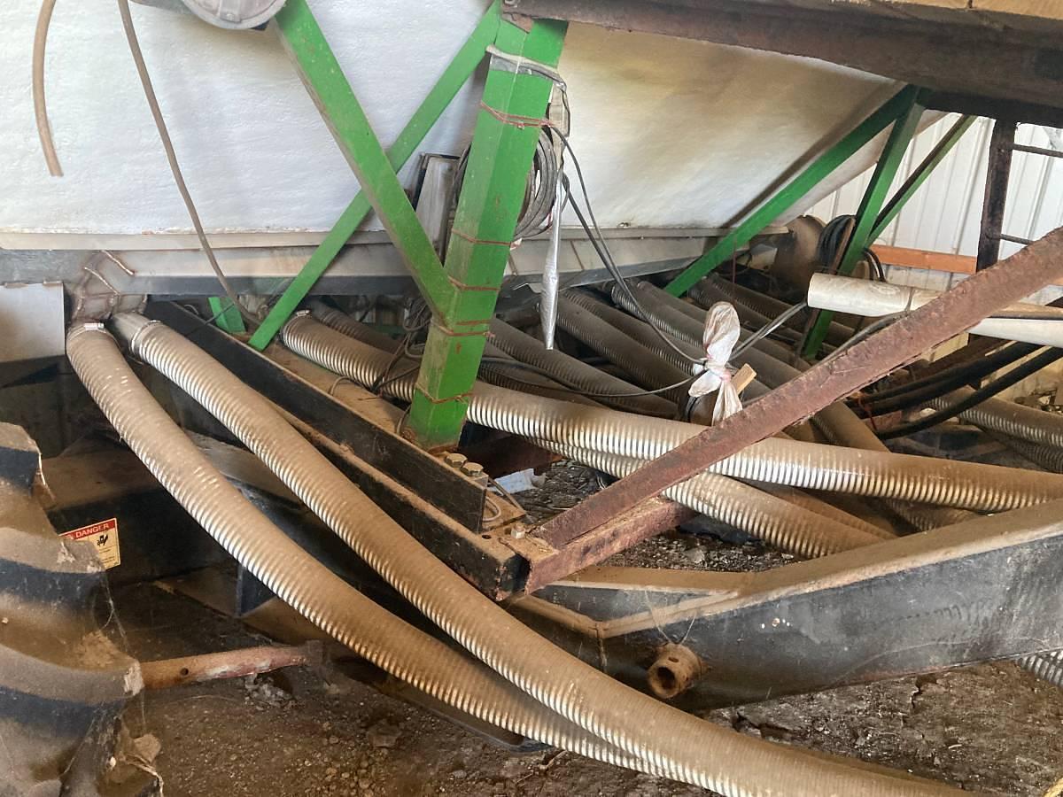 Used 2005 Montag S12B011 Fertilizer Applicator