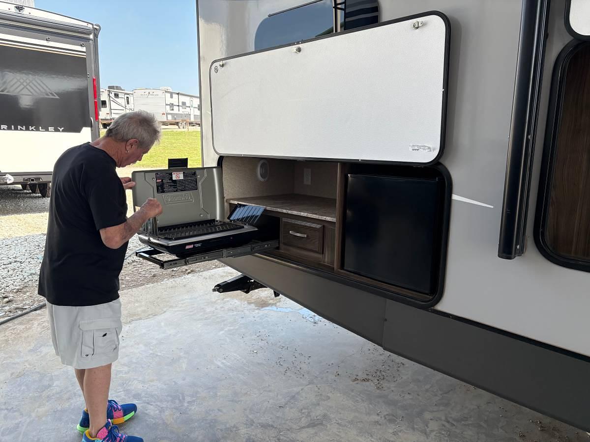Used 2018 Coachmen Apex Travel Trailer