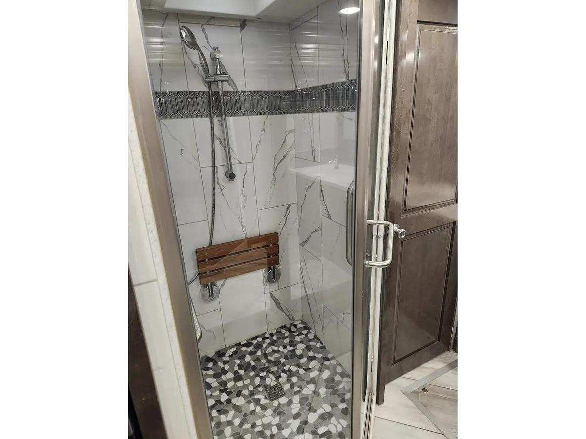 Used 2022 Fleetwood Discovery Lxe 44s