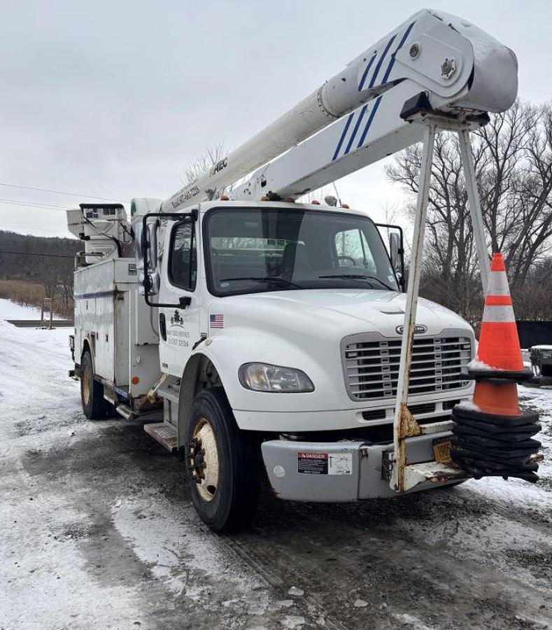 Used 2008 ALTEC AA652L MOUNTED ON 2008 FREIGHTLINER BUSINESS CLASS M2 106