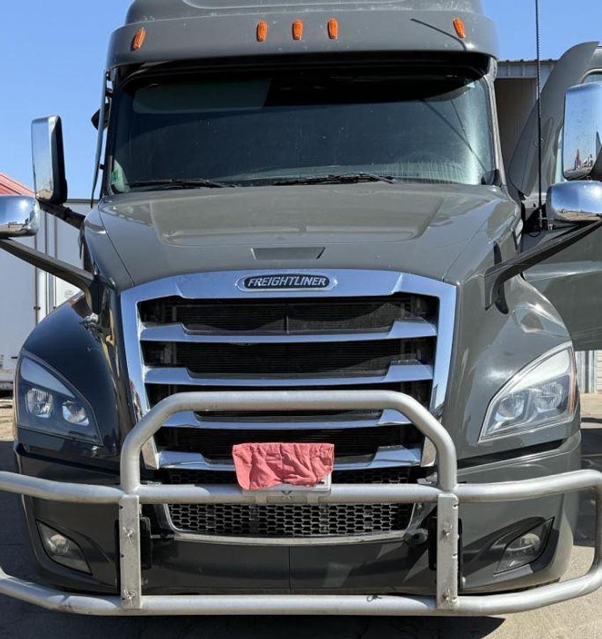 Used 2024 Freightliner Cascadia 125