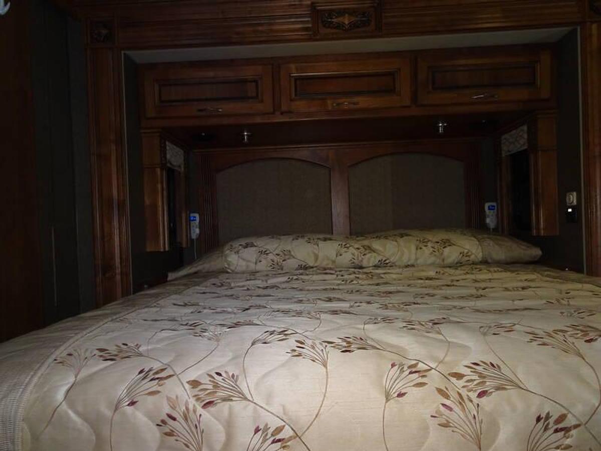 Used 2014 Holiday Rambler Ambassador 38PFT Class A Diesel Motorhome • King Bed • Washer/Dryer