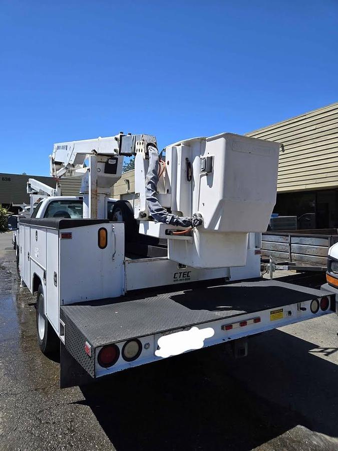 Used 2001 Ford F450 Super Duty Bucket Truck