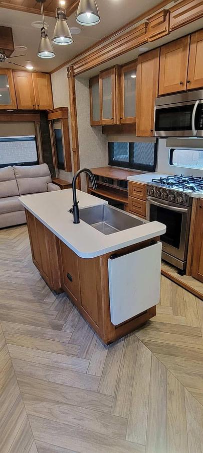 Used 2023 Vanleigh Vilano 320GK Fifth Wheel