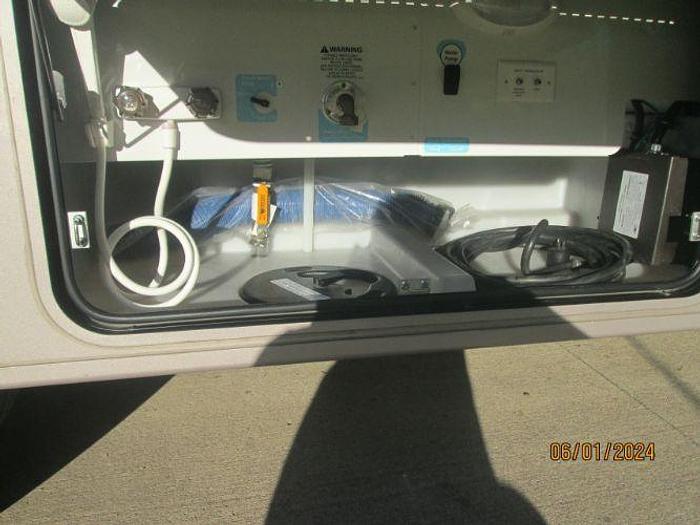 Used 2013 Winnebago Vista 30T