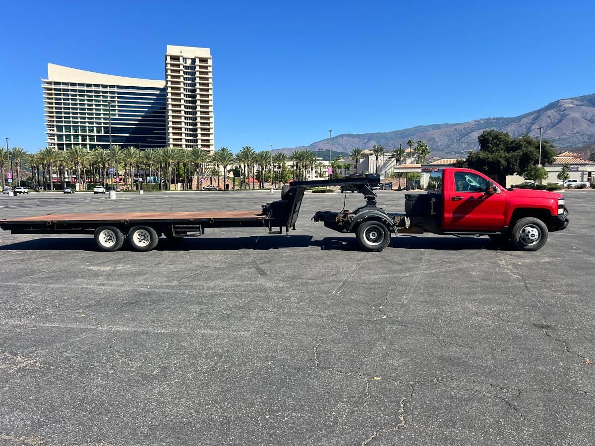 Used 2015 Chevrolet Silverado 3500 with Fifth Wheel Attachment