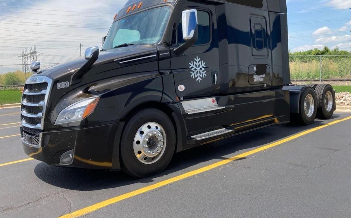 Used 2022 Freightliner Cascadia Sleeper Semi Truck
