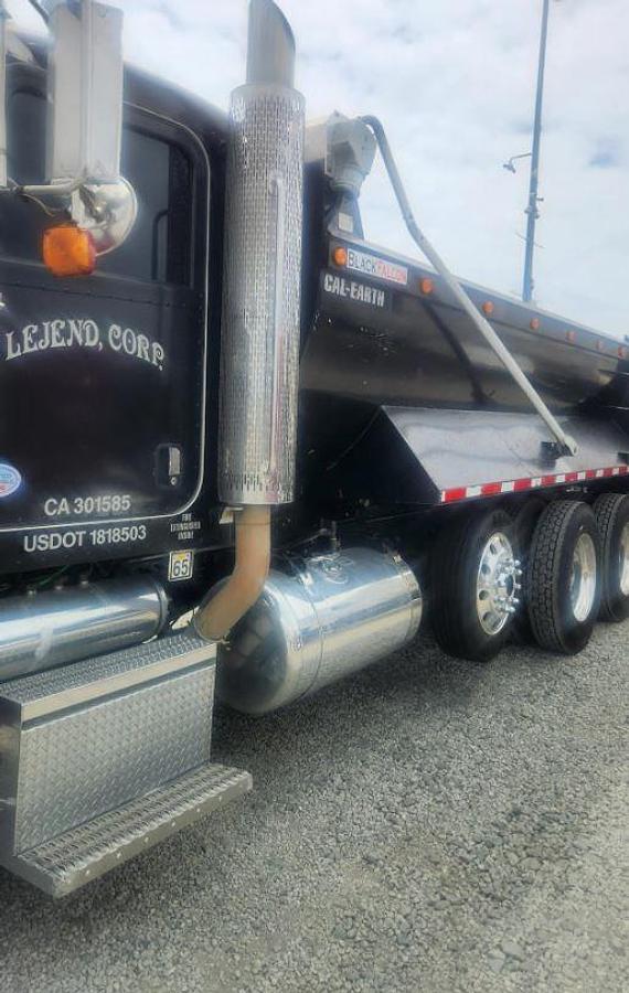 Used 2010 PETERBILT 388 Dump Truck