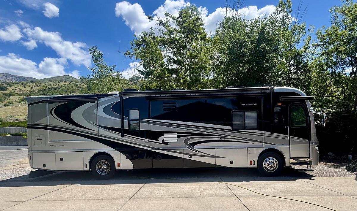 Used 2008 Fleetwood Revolution LE 40R Class A Diesel Motorhome
